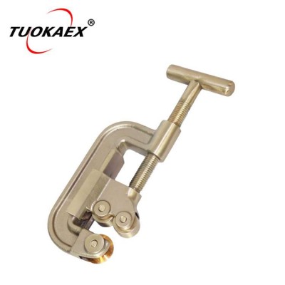 China manufacturer Screw Feed Cutting Action Nonsparking Pipe Cutter Cutting Capacity 3/8 "to 2"